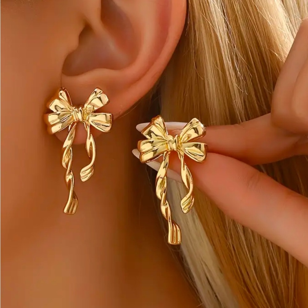 Elegant 14K Golden Plated Copper‎ Bowknot Stud Earrings